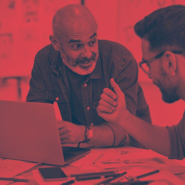 Roberto al lavoro su un progetto