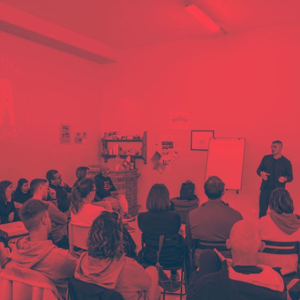 Chi è azione creativa? Ecco un'immagine persa da un aperibusiness nel territorio